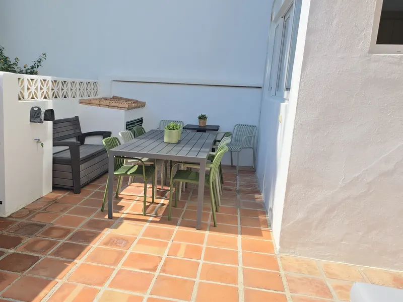 Spisebord på terrassen bak huset